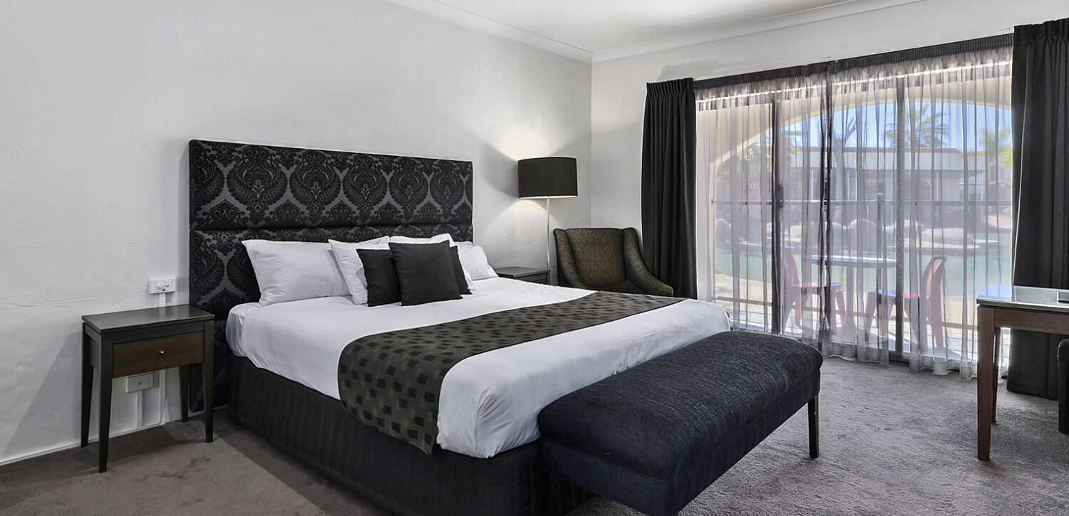 albury-resort-accommodation-king-deluxe-suite-master | Quality Resort Siesta